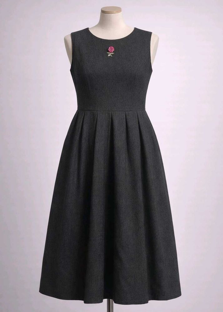 Chic Sleeveless Grey Dress