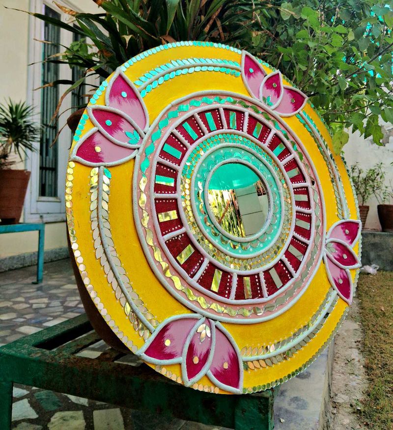 Round Lippan Art