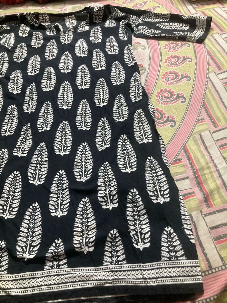 TwoVery Nice Black Printed Pure Cotton Kurty