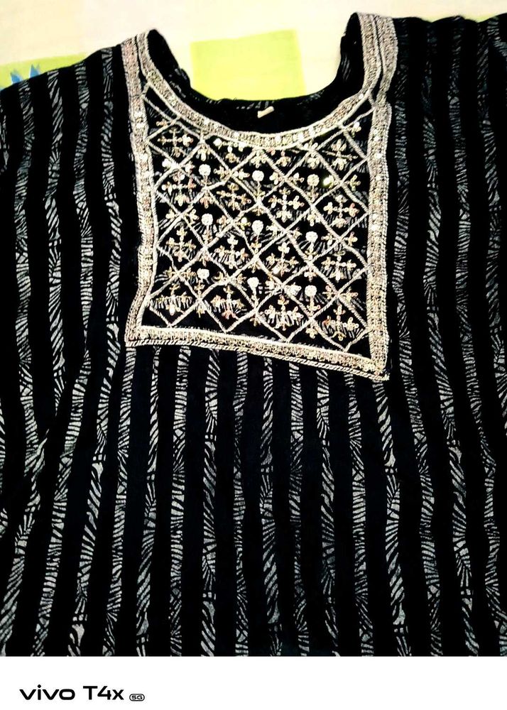 Elegant Black Striped Kurta