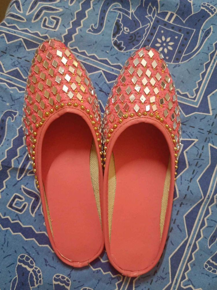 Coral Mirror Work Juttis