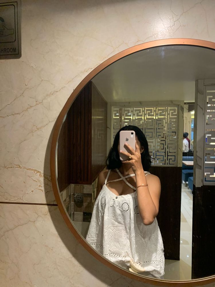 White Top 💅🖤