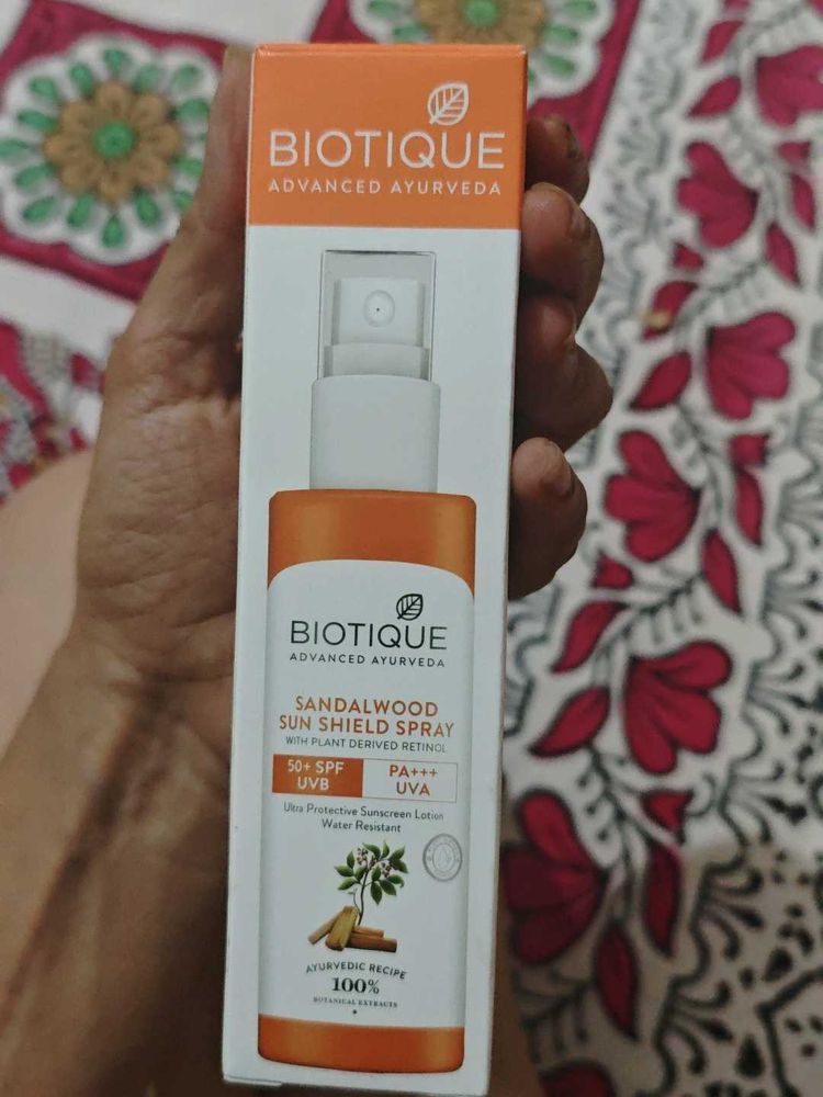Biotique Spf50 Sandalwood Sunscreen Spray PA+++