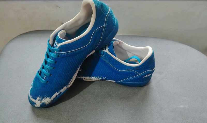 FOOTBALL SHOES