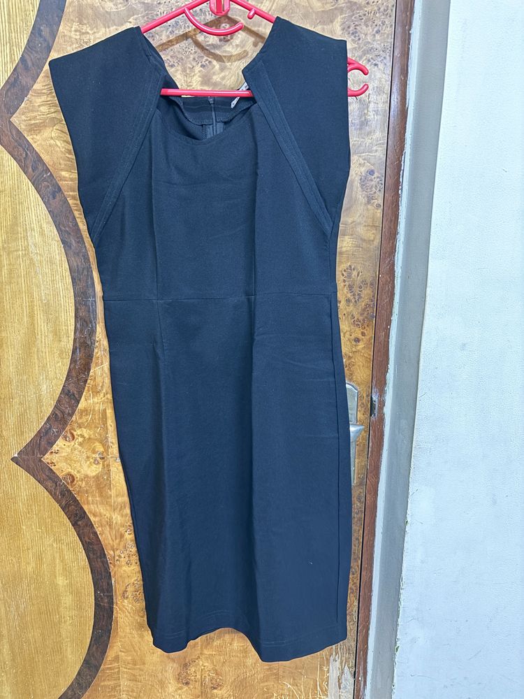 Formal Elegant Knee Length Black Dress - Must Grab