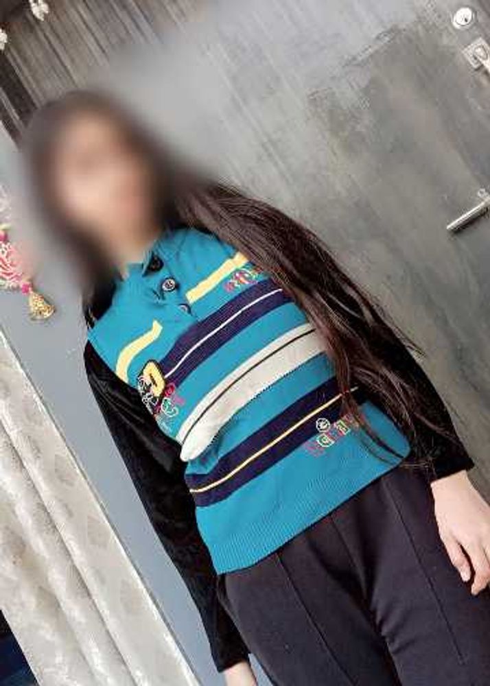 Girl&#39;s Striped Top