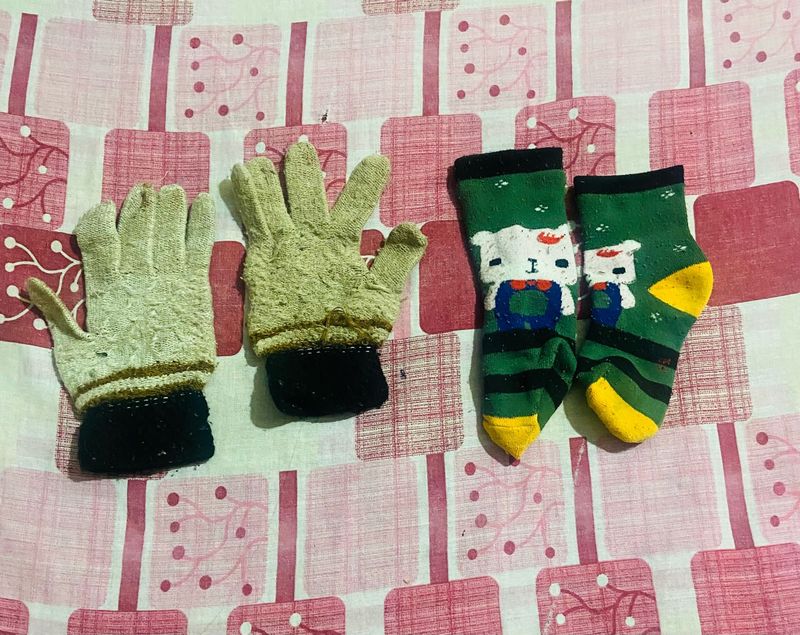 Kids socks with Free gloves