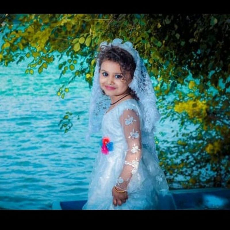 Girls&#39;Party Wear Dress With Beautiful Hair Crown