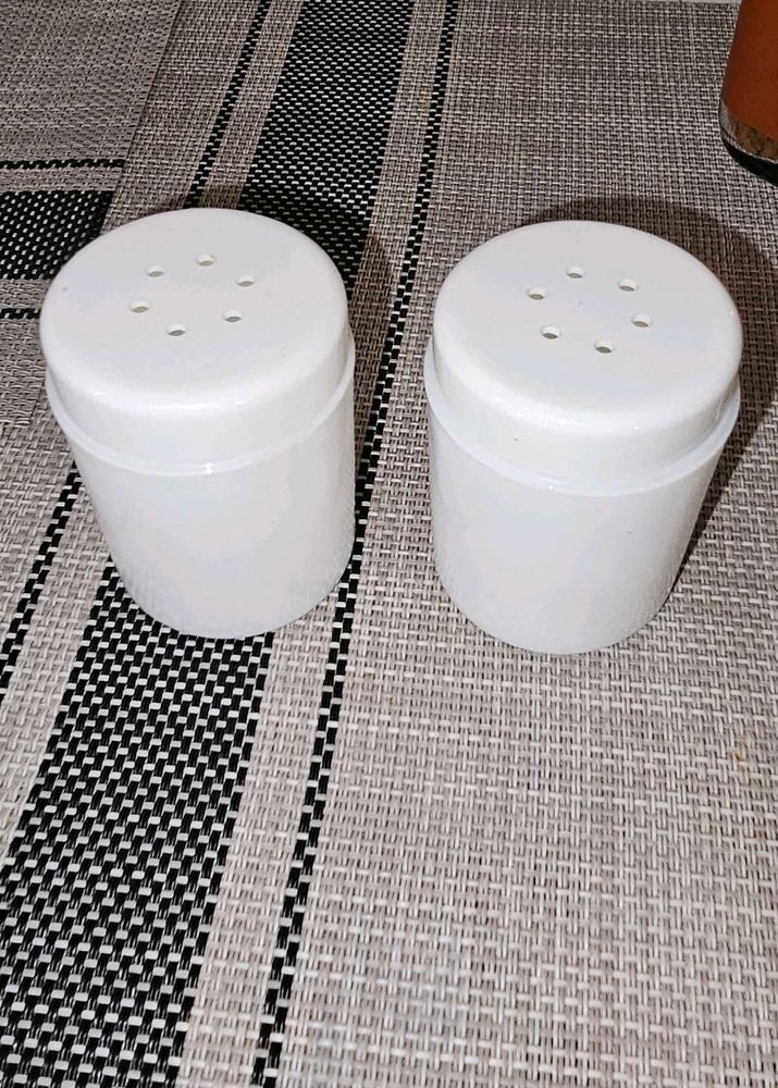 Salt pepper sprinkler