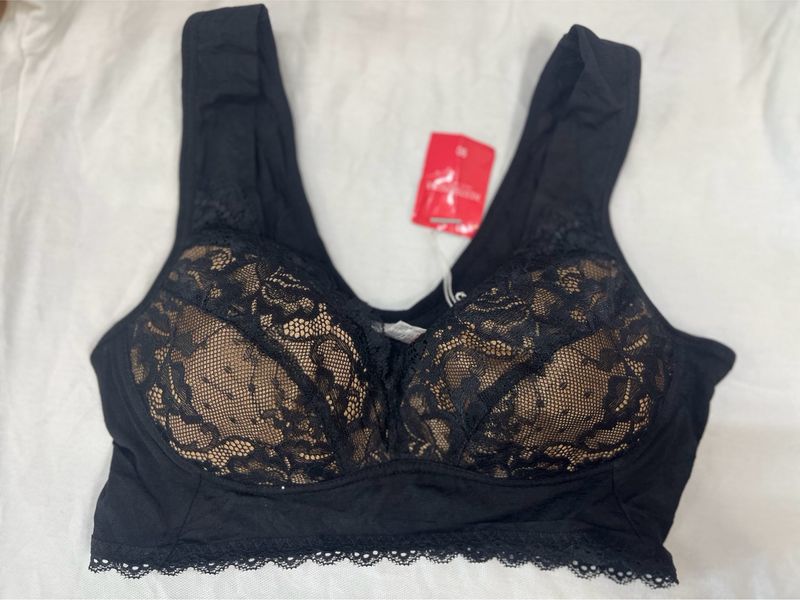 Black Non Adjustable Sheamless Bra
