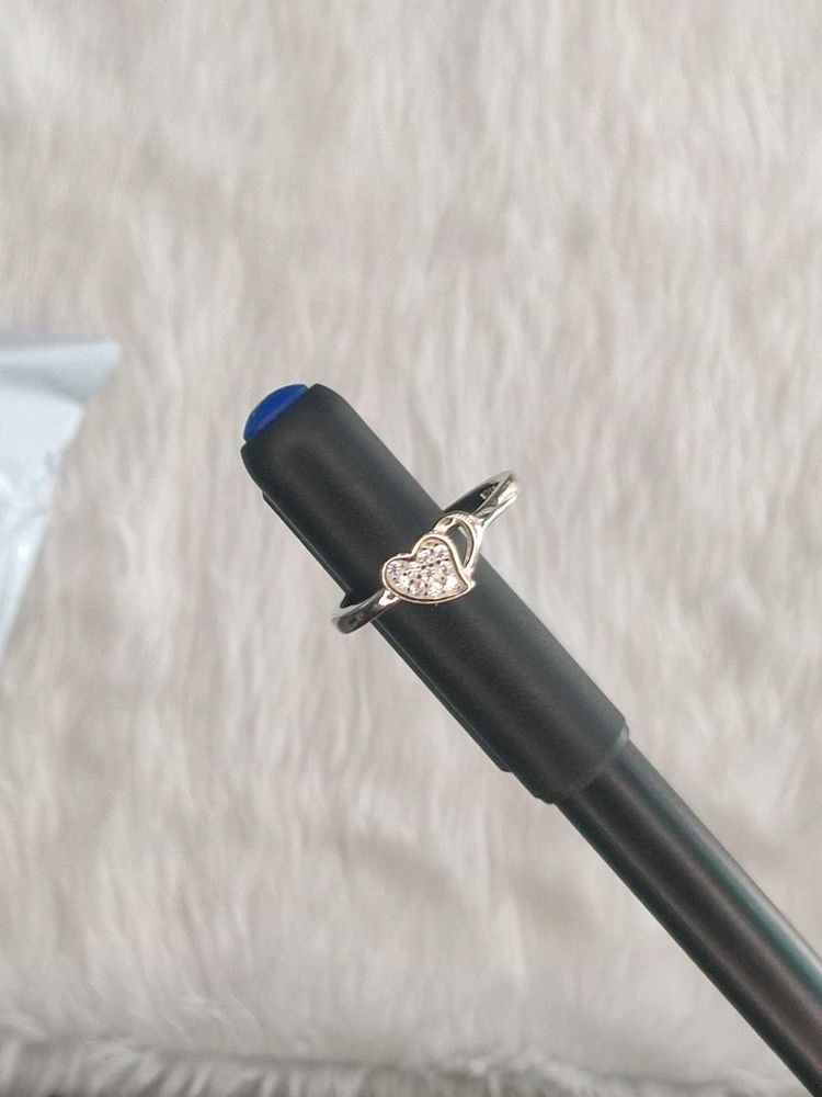 925 Heart Ring Sparkling Detail with hallmark