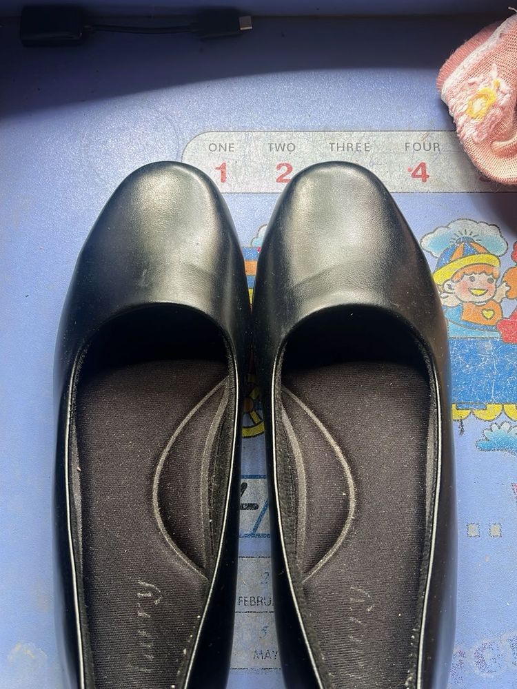 black flats ₹450