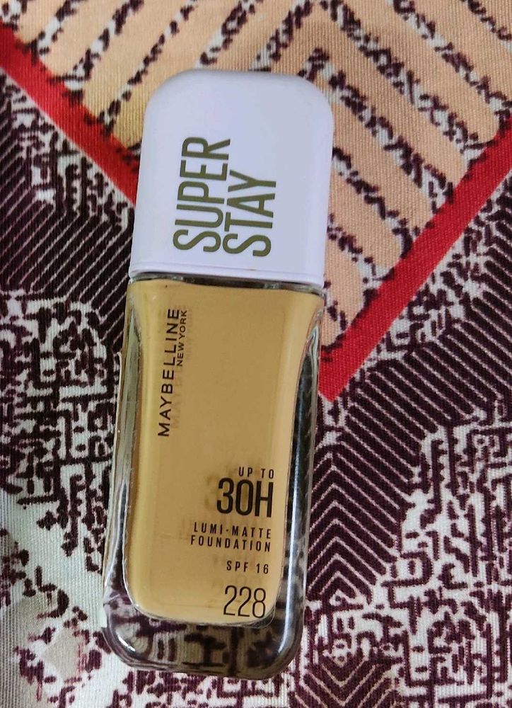 Maybelline Super Stay Foundation - 228