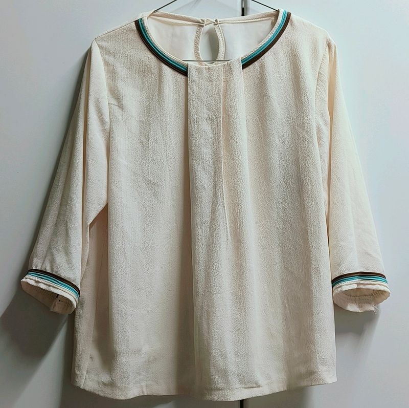 Stylish Cream Georgette Top With Lining