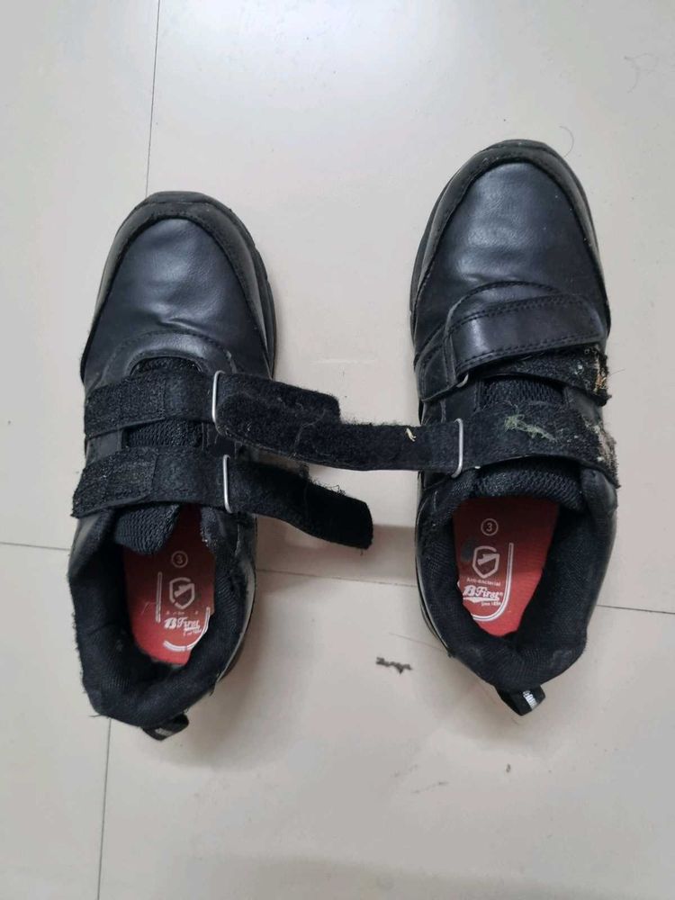 USED BATA Black Unisex School Shoes - Size 3