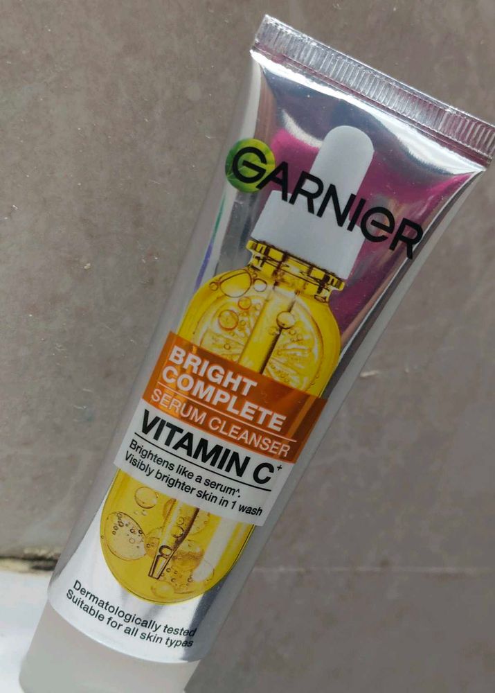 Garnier Bright Complete Cleanser