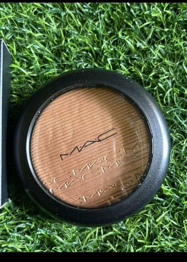 MAC highlighter (whisper of glit)