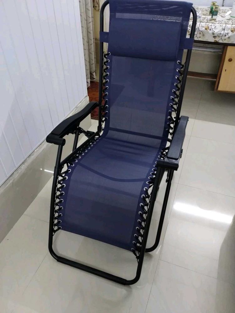 New Amazon Basic Folding Lounge Chair With Pillow