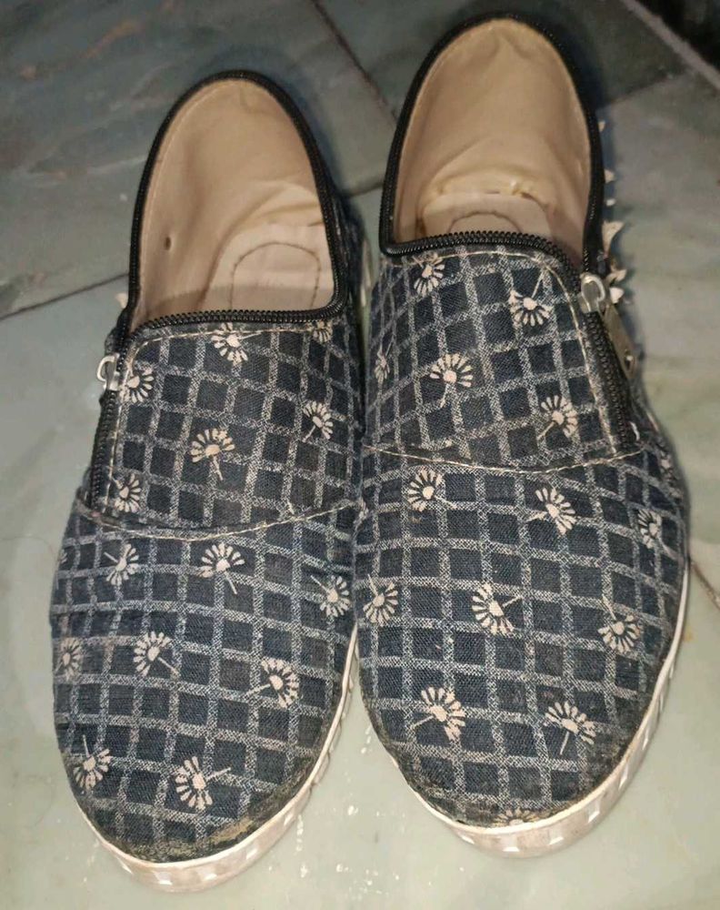 Floral Patterned Jutti Style Shoes