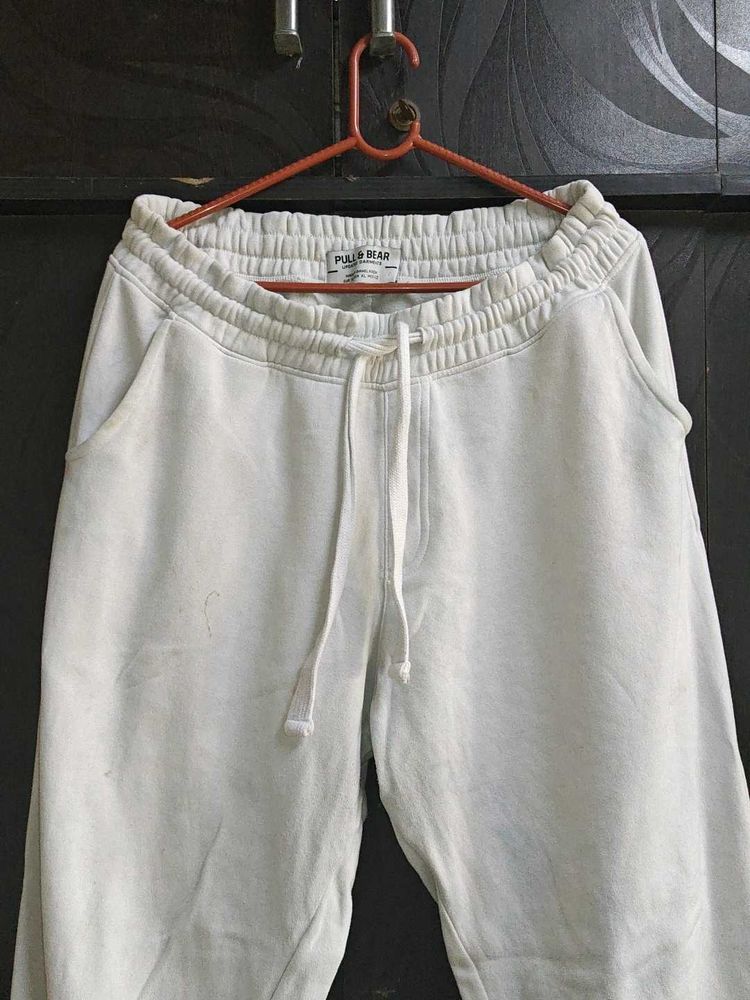 MENS WHITE PULL AND BEAR LOOSE FIT TRACK PANT