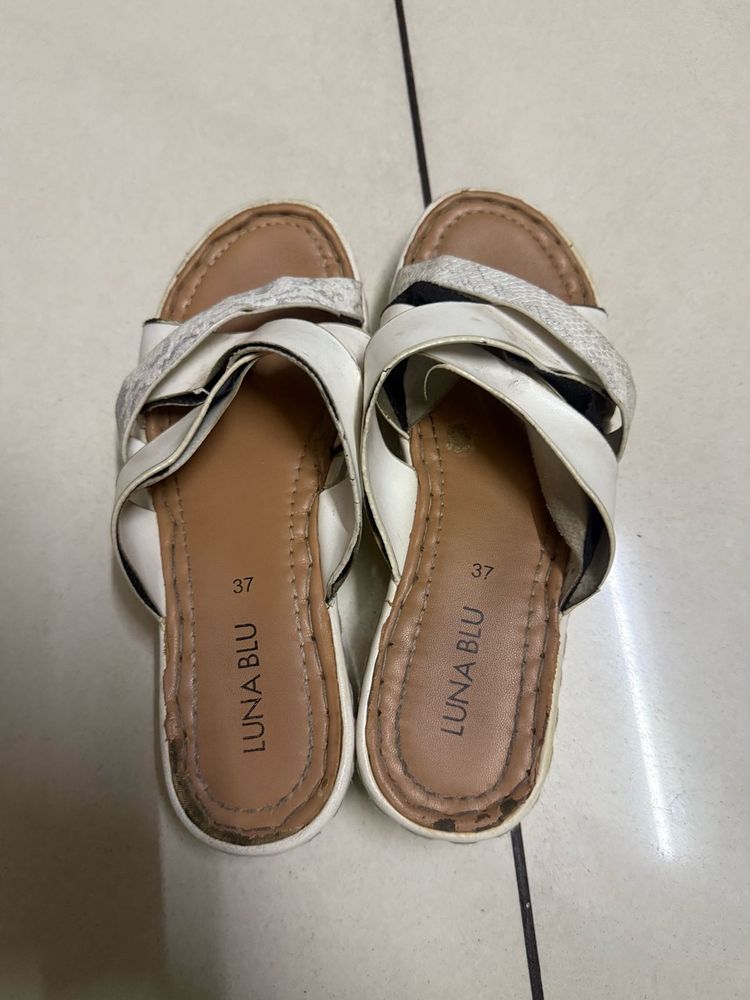 Luna Blu White Flats Used