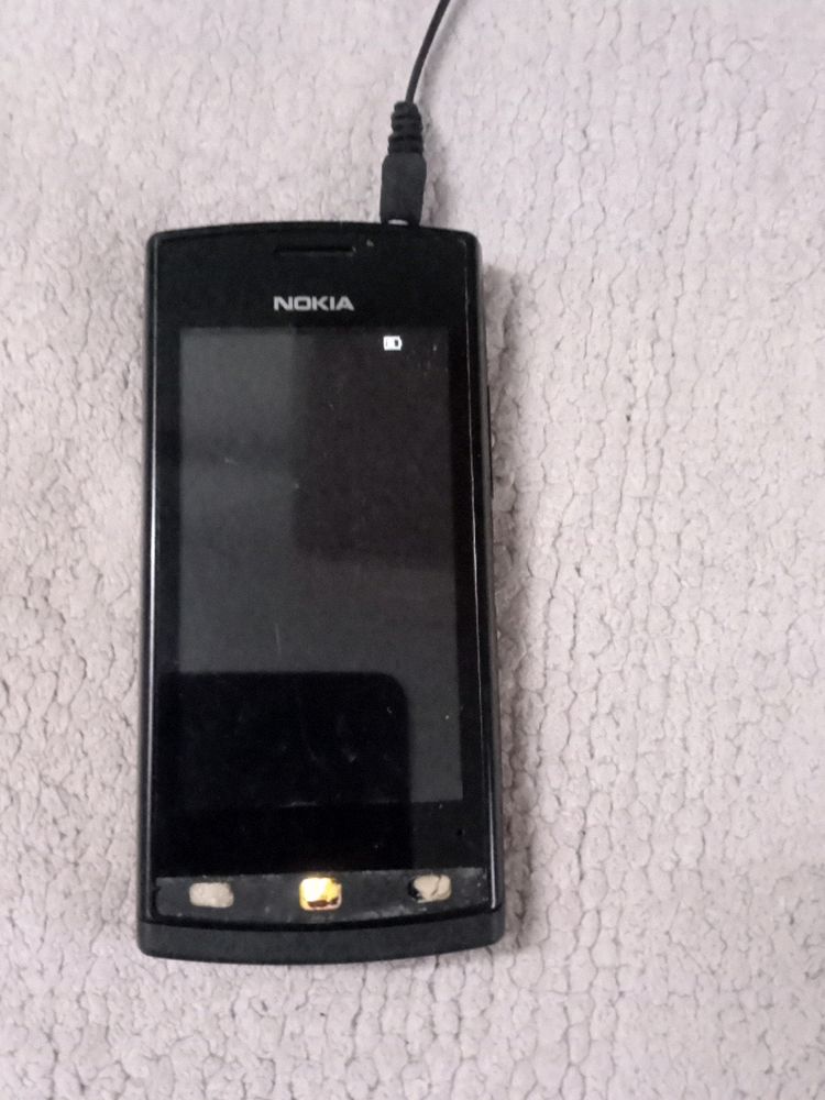 Nokia 500 + Original Battery + 2 Extra Back Cover