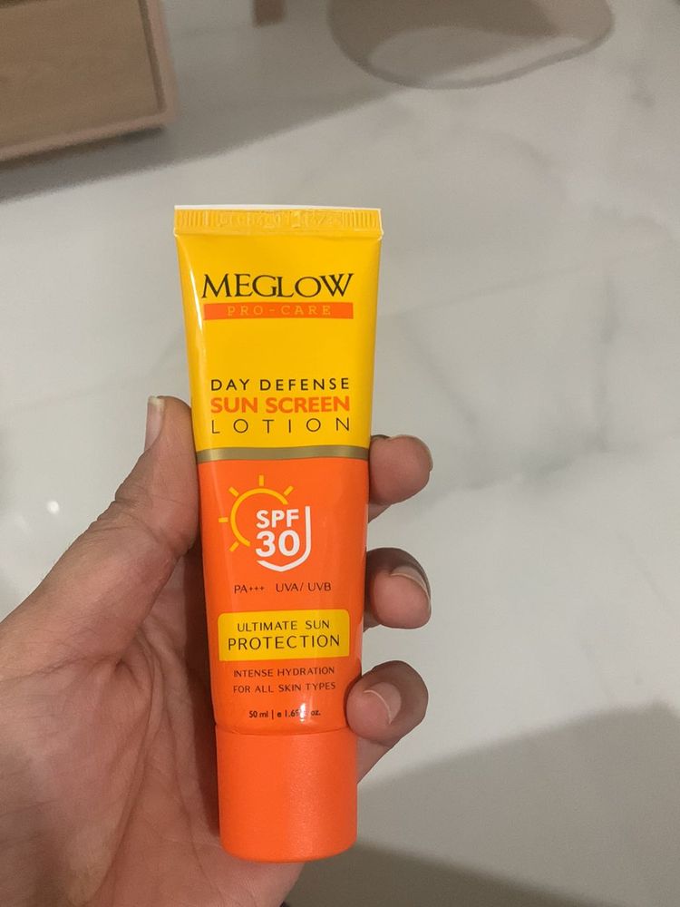 Me glow Sunscreen SPF 50