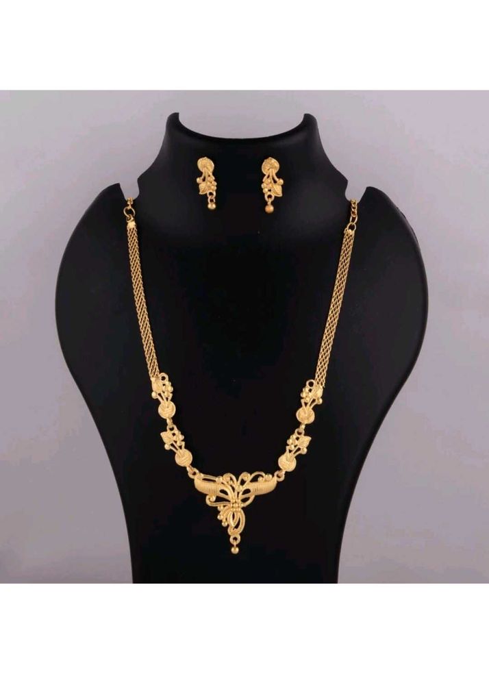 Elegant Gold-Tone Necklace &amp; Earring Set