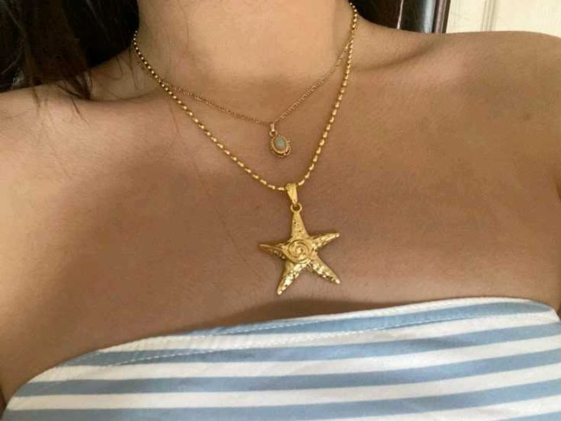 Pinterest Star necklace gold