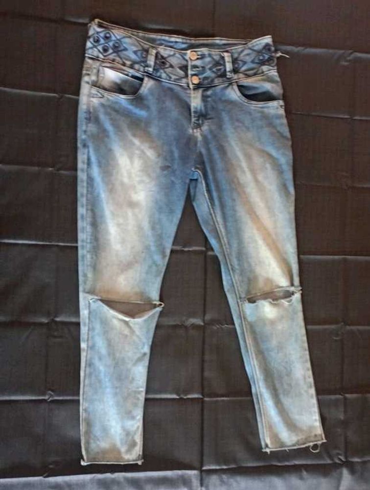 Distressed Knee Jeans