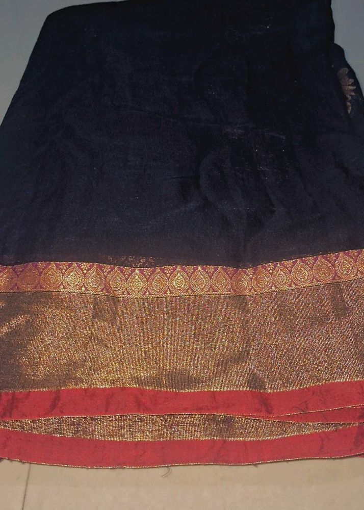 Elegant Black &amp; Gold Saree