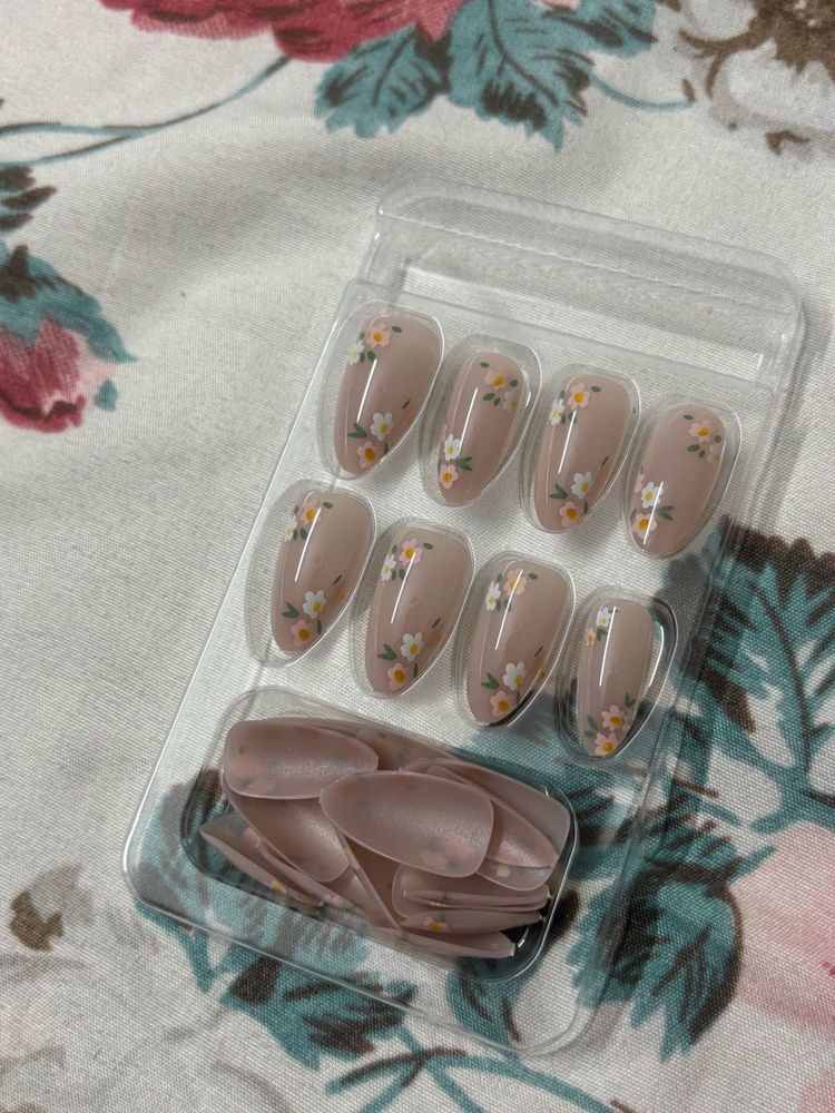 Floral Press-On Nails