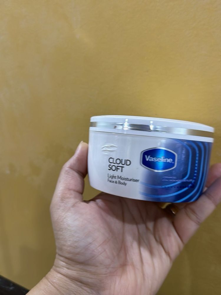 Vaseline Cloud Soft Moisturizer