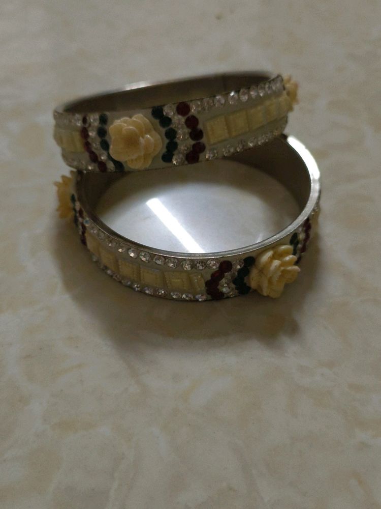 Vintage Floral Bangle Set