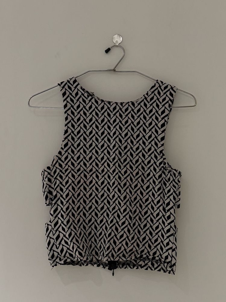 Chic Geometric Print Sleeveless Top