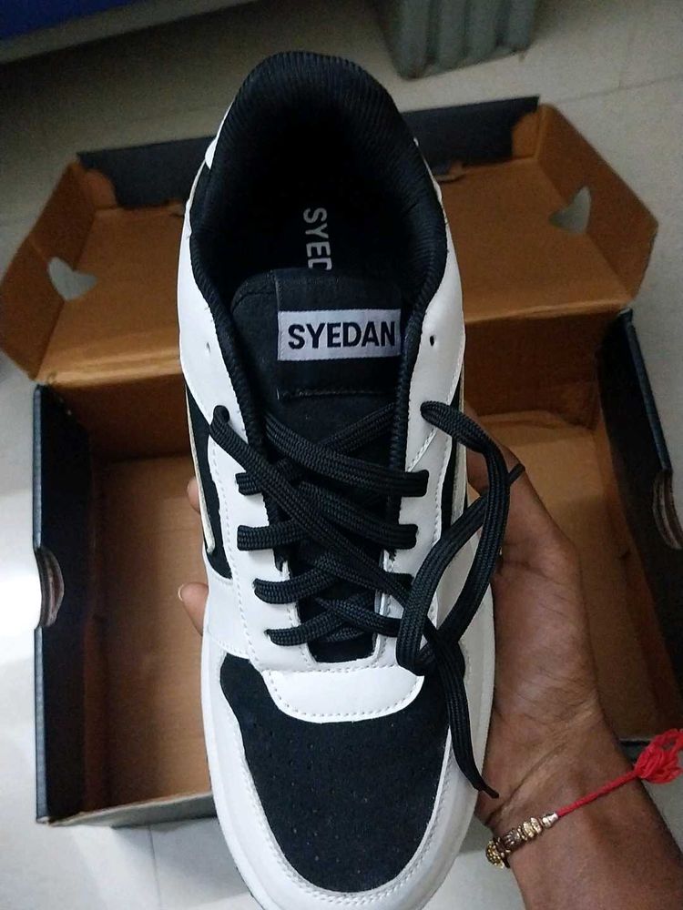 Syedan Black &amp; White Sneakers