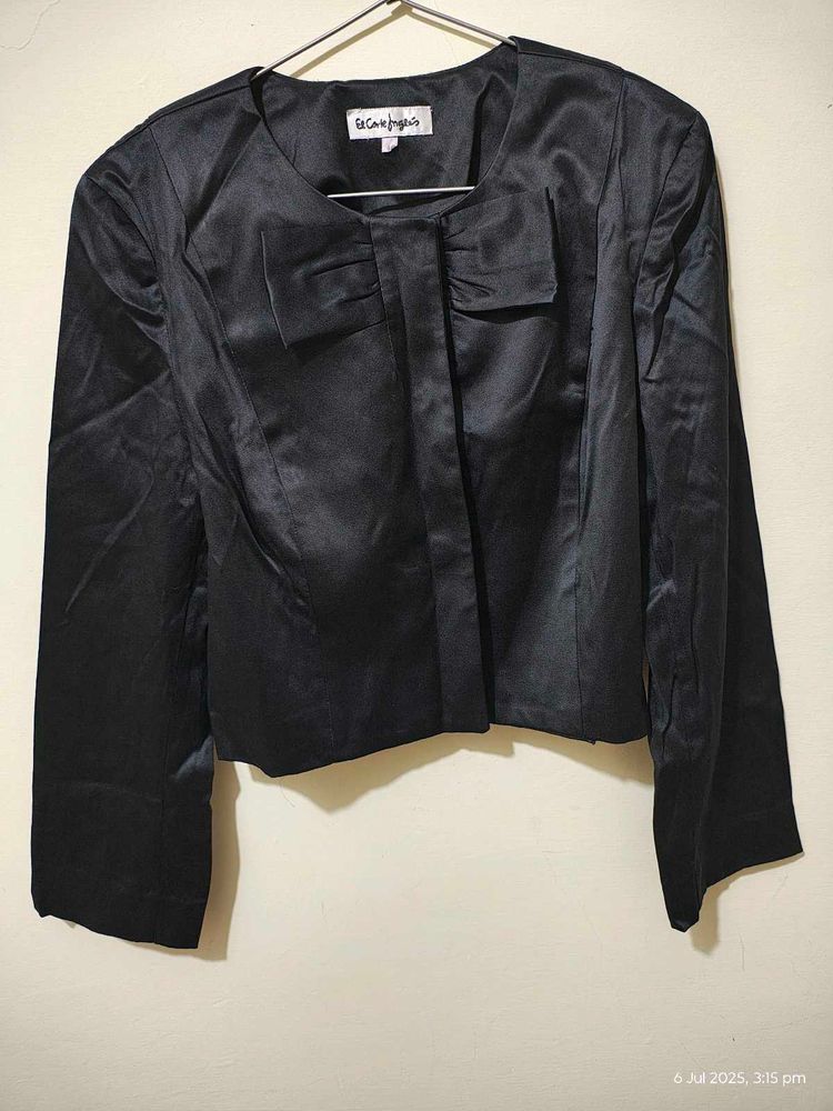 Elegant Black Cropped Jacket