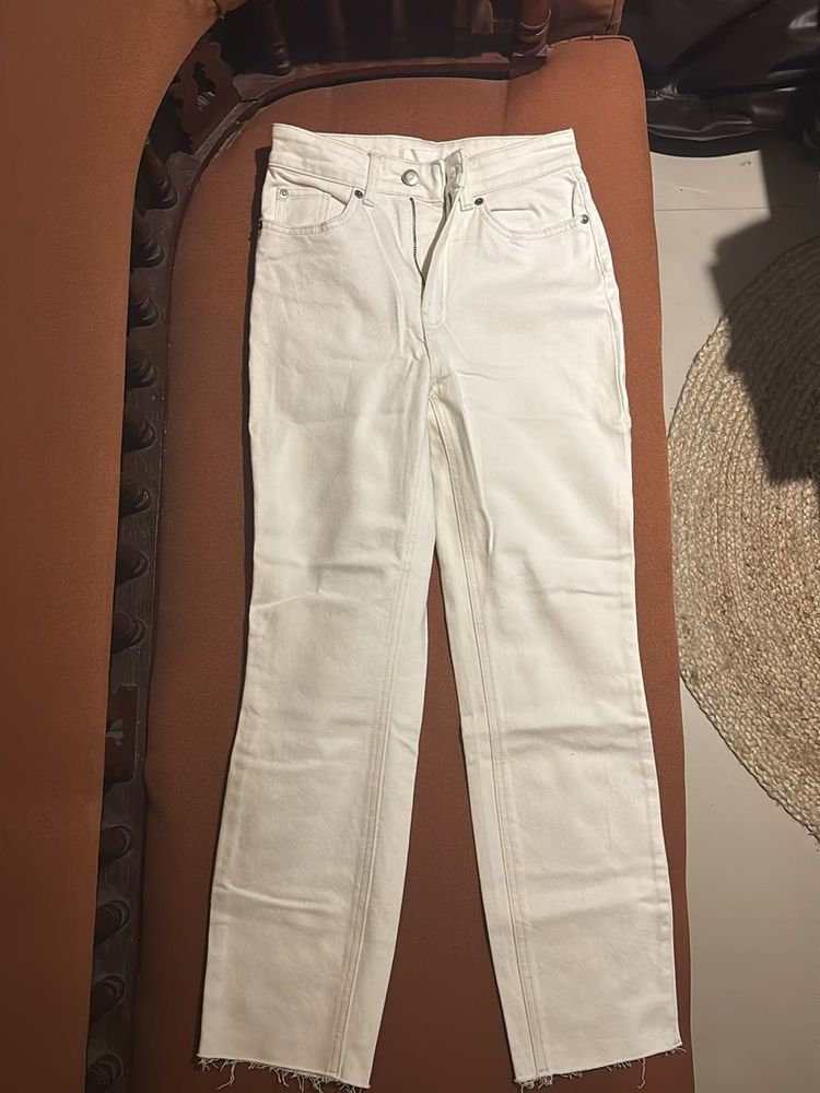 H&amp;M White Slim Straight Fit Jeans Xs