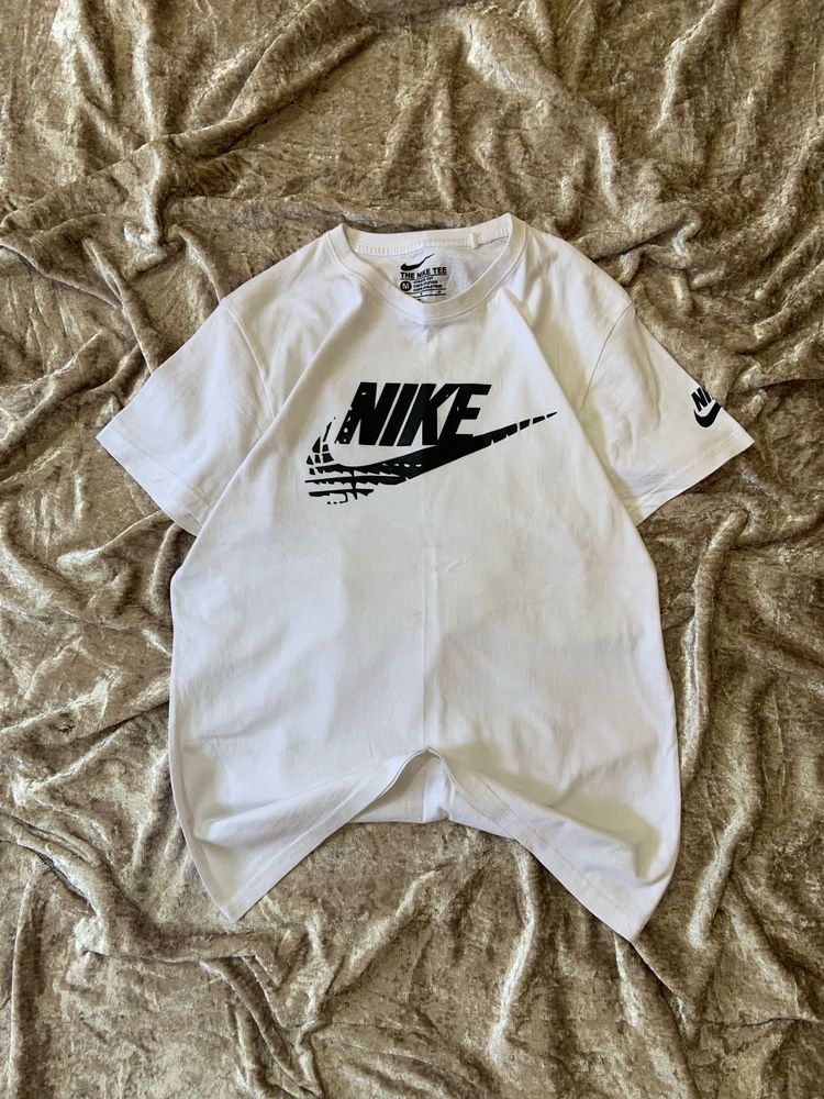 Nike Big logo tshirt