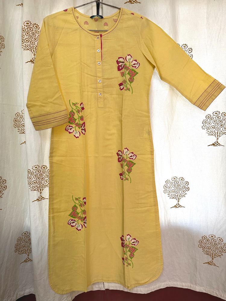 Yellow Kurti with Red Kadhai Work &amp; painted Motif
