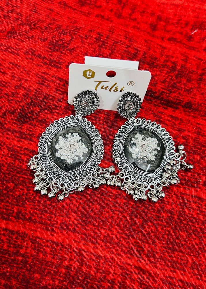 Beautiful resin earrings