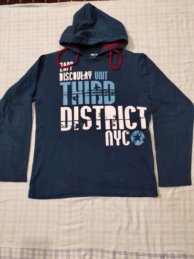 Hoodie Tshirt.