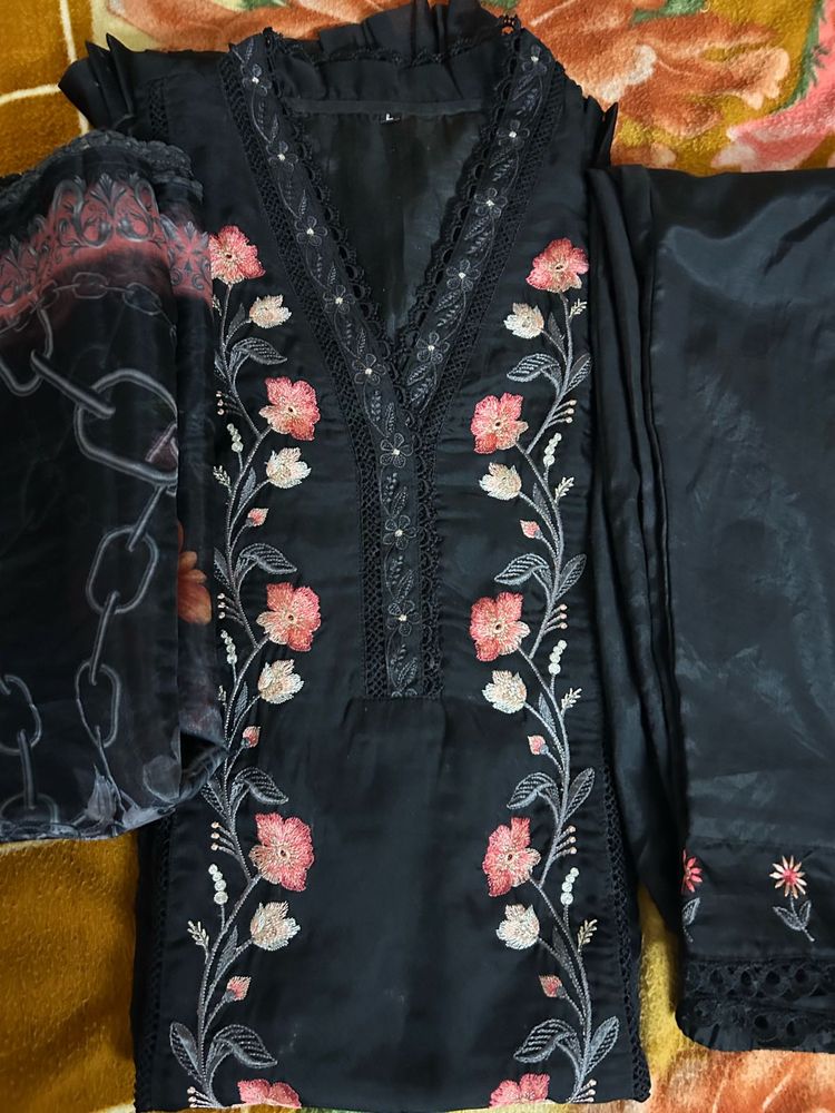 Elegant Embroidered Kurta Set