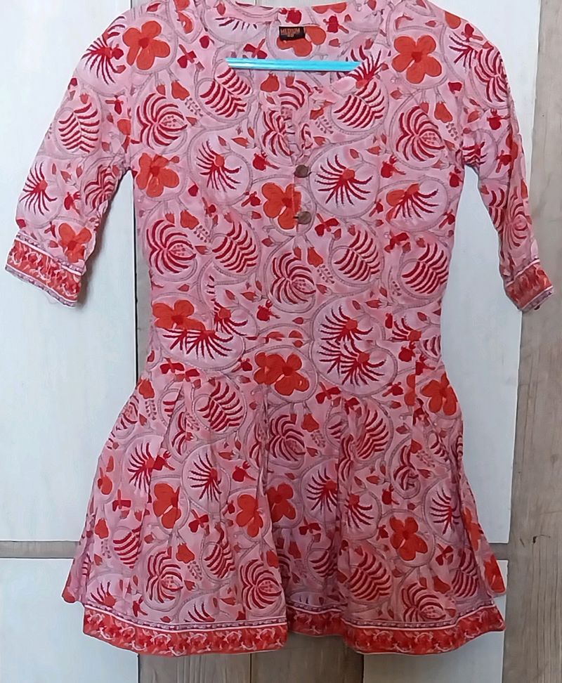 Women Short Kurta On Jeans