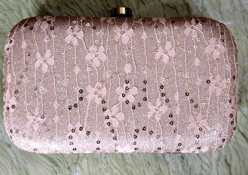 Party&#39; Queen Sequin Clutch