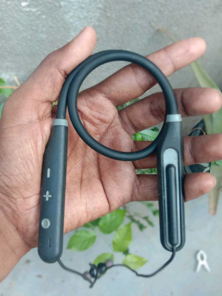 Flexible Wireless Neckband