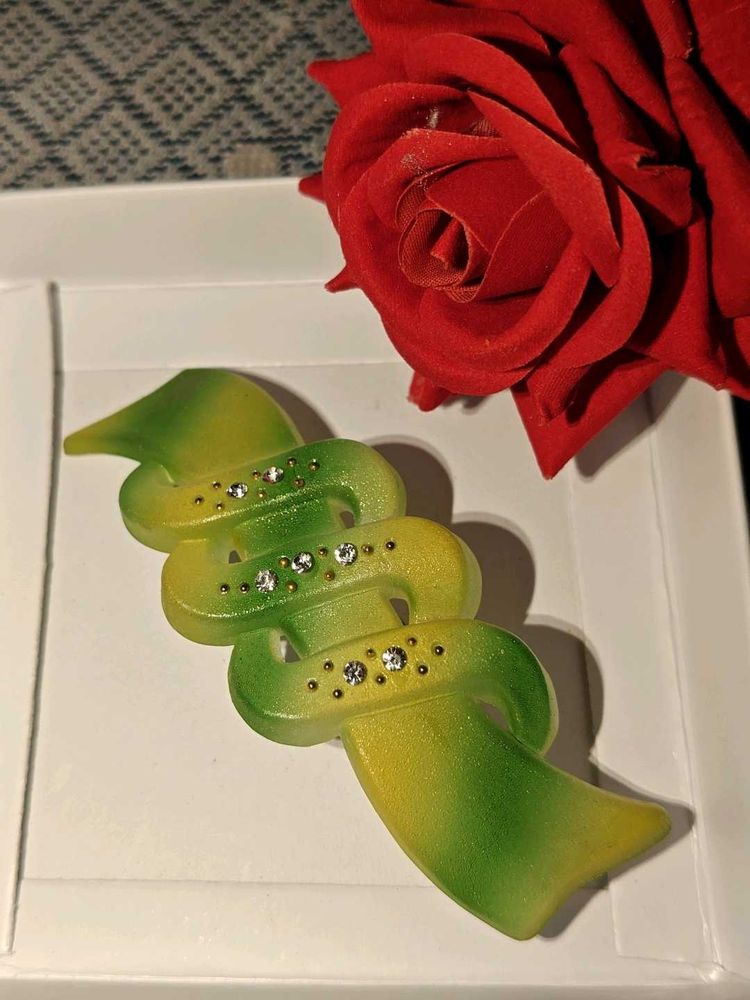 Unique Green &amp; Yellow Hair Clip
