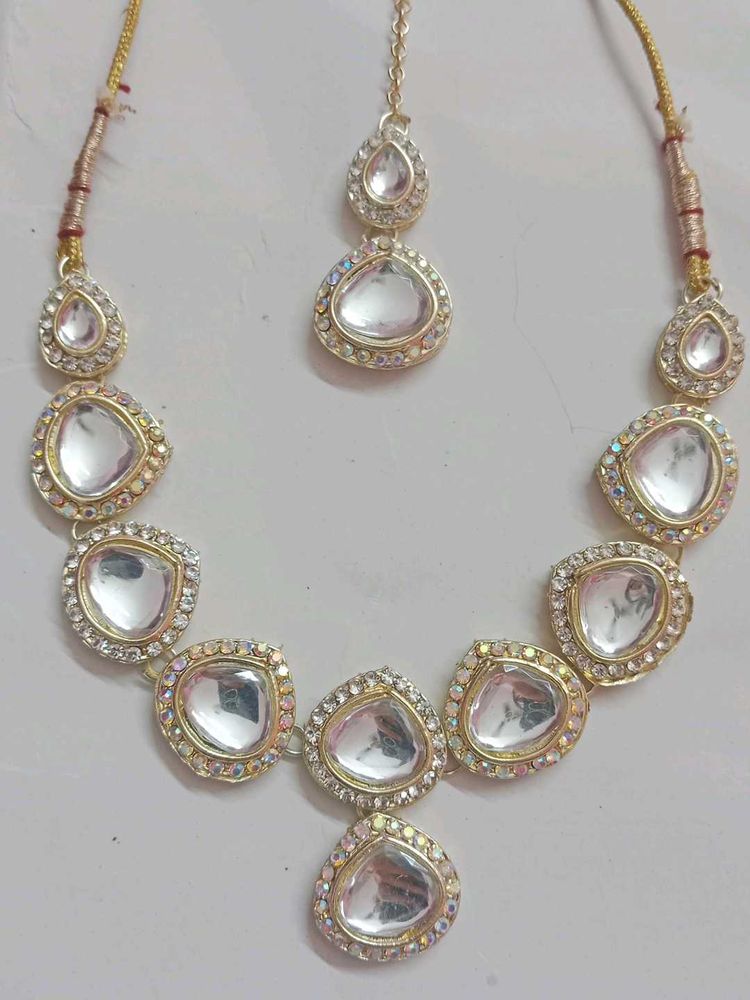 Kundan Neckpiece With Mangtikka