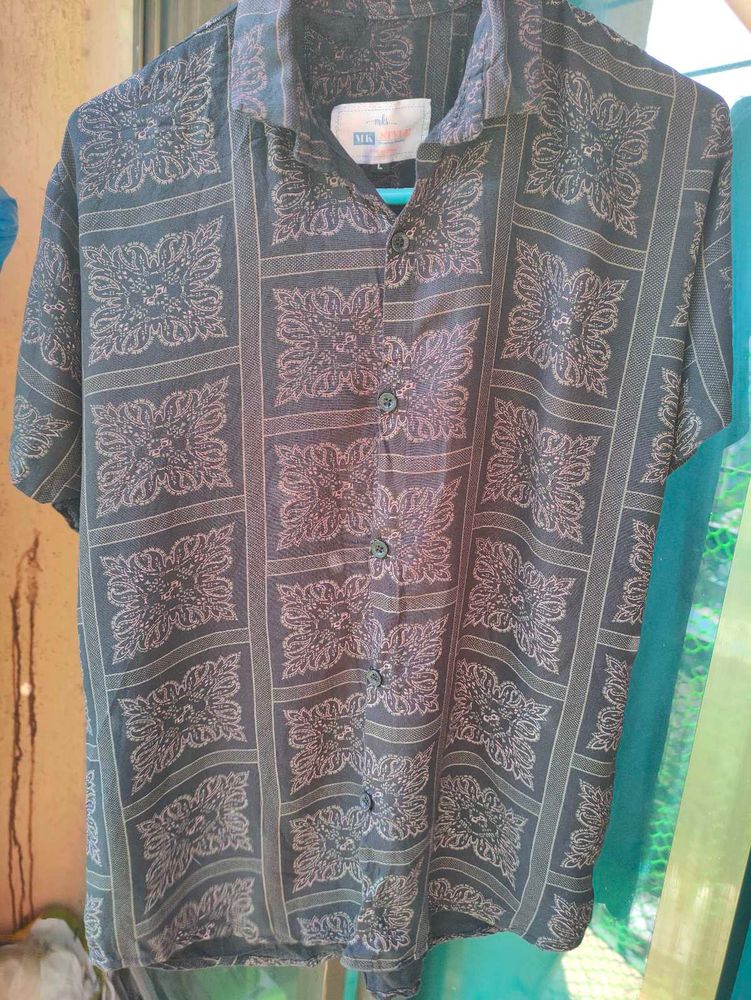 Patterned Men&#39;s Shirt