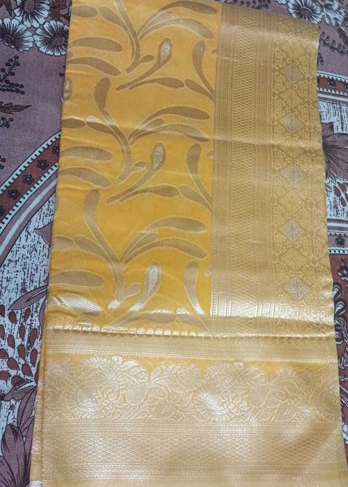 Elegant Yellow saree📍